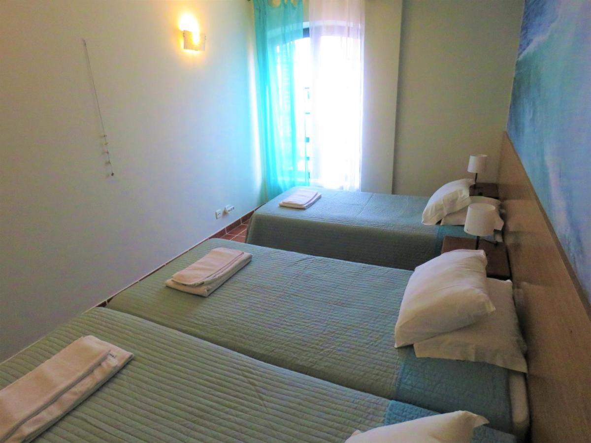 Supertubos Beach Hostel Atouguia Da Baleia Bagian luar foto