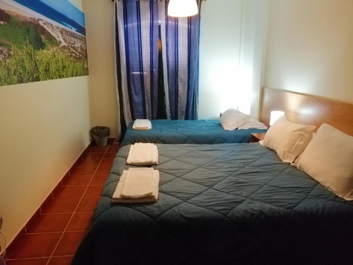 Supertubos Beach Hostel Atouguia Da Baleia Bagian luar foto