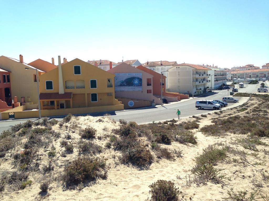 Supertubos Beach Hostel Atouguia Da Baleia Bagian luar foto
