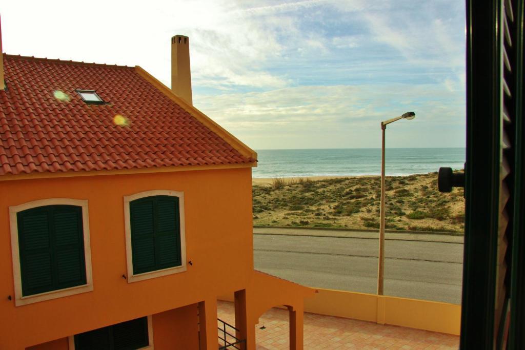 Supertubos Beach Hostel Atouguia Da Baleia Ruang foto