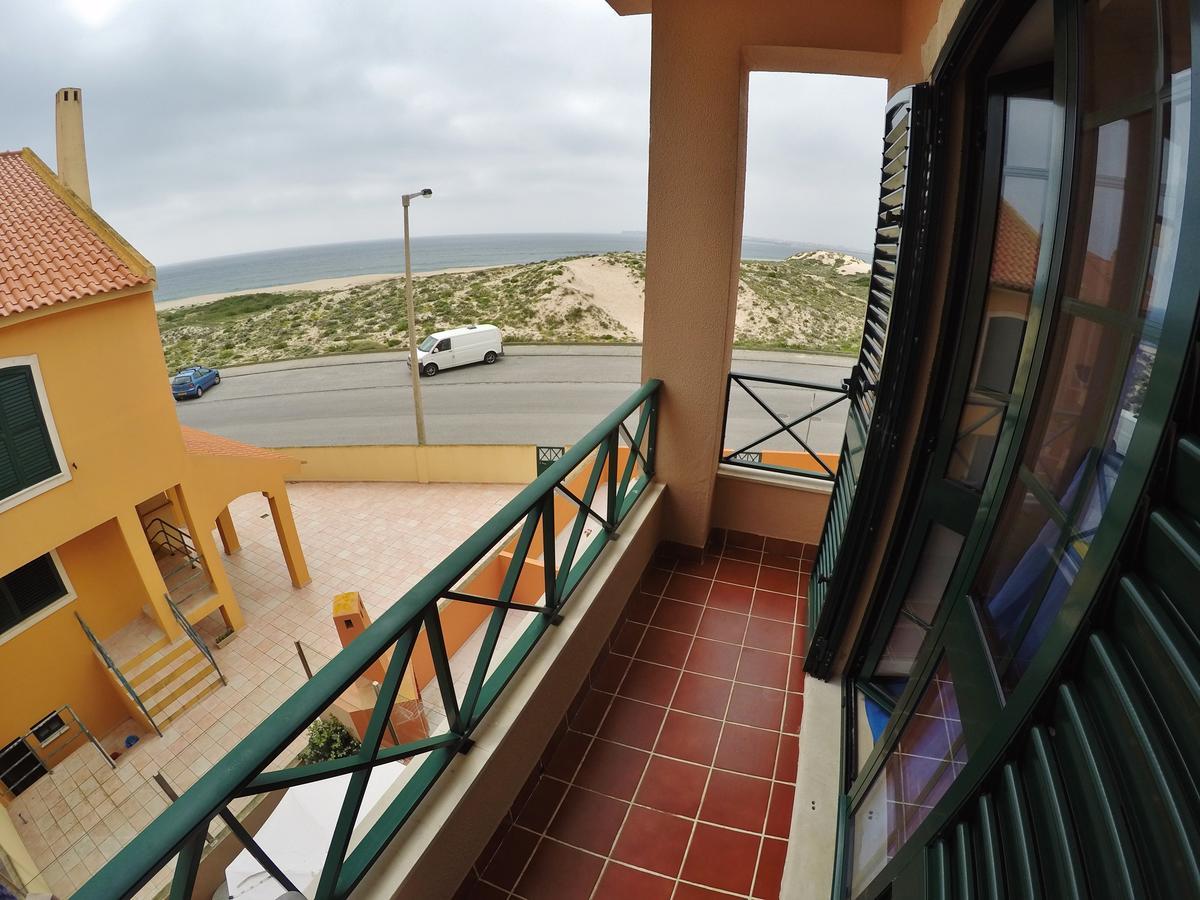 Supertubos Beach Hostel Atouguia Da Baleia Bagian luar foto