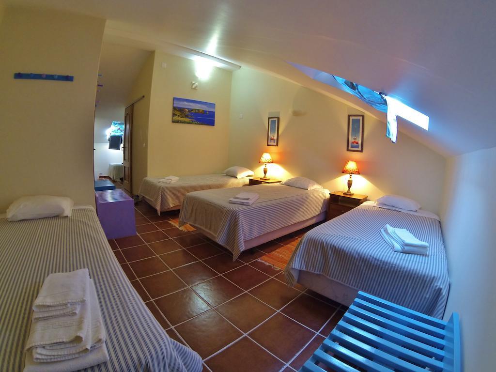 Supertubos Beach Hostel Atouguia Da Baleia Ruang foto