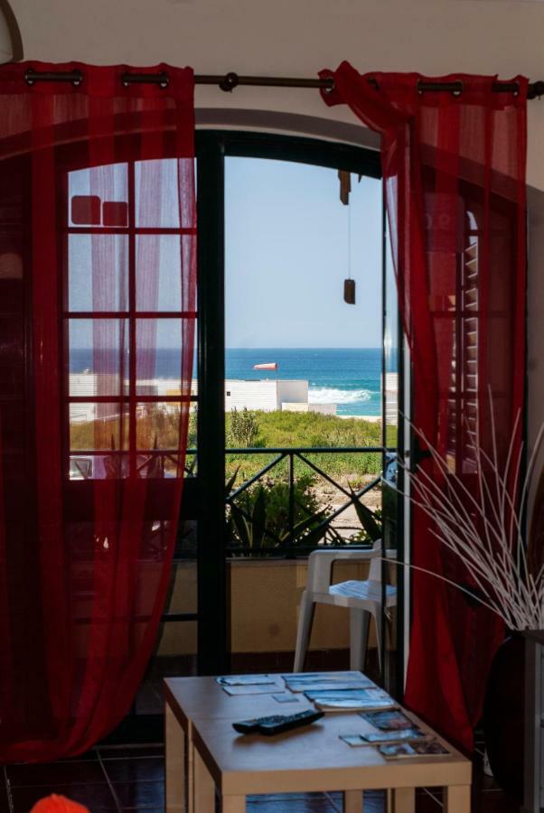 Supertubos Beach Hostel Atouguia Da Baleia Bagian luar foto